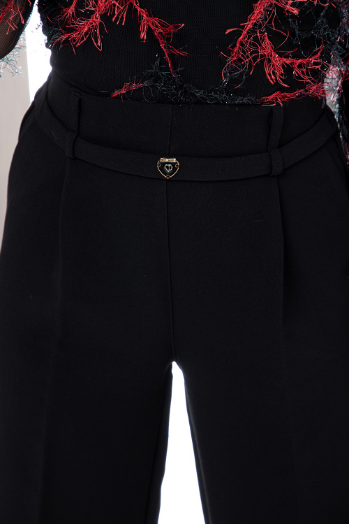 Свободен панталон с басти в черноСвободен панталон с басти в черно