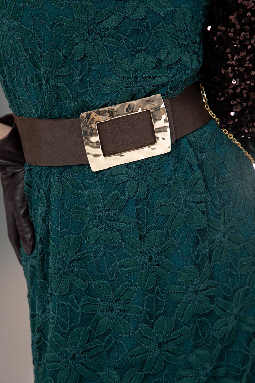 Дантелена рокля с къдричка