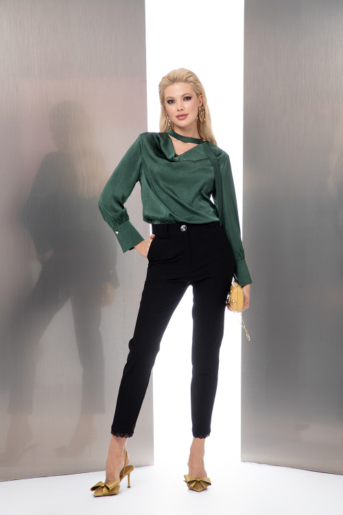 Сатен риза с гръцко деколте в зелено