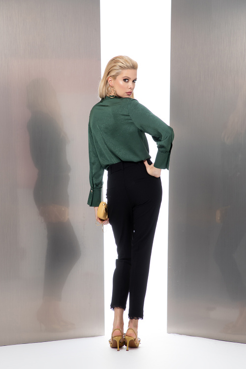 Сатен риза с гръцко деколте в зелено