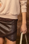 Пола Ease